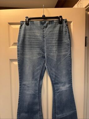 EUC Tinsel Town Women’s Lg Blue Stretch Flare Jeans back pockets pull on elastic